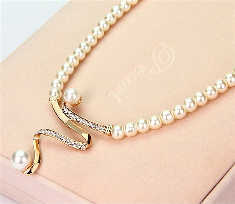 Set collana e orecchini di perle naturali
