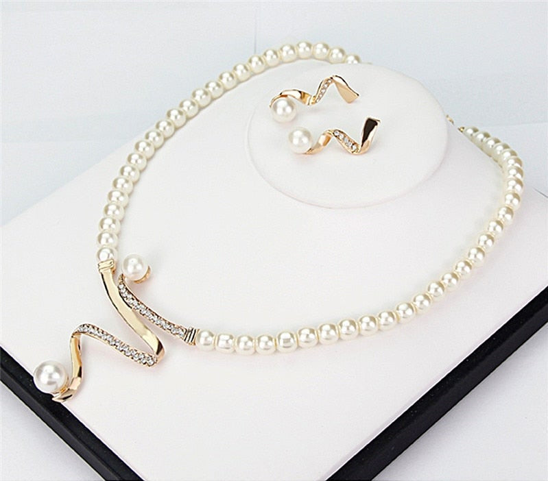Set collana e orecchini di perle naturali