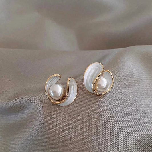 Orecchini di lusso con opale bianco e perle in oro
