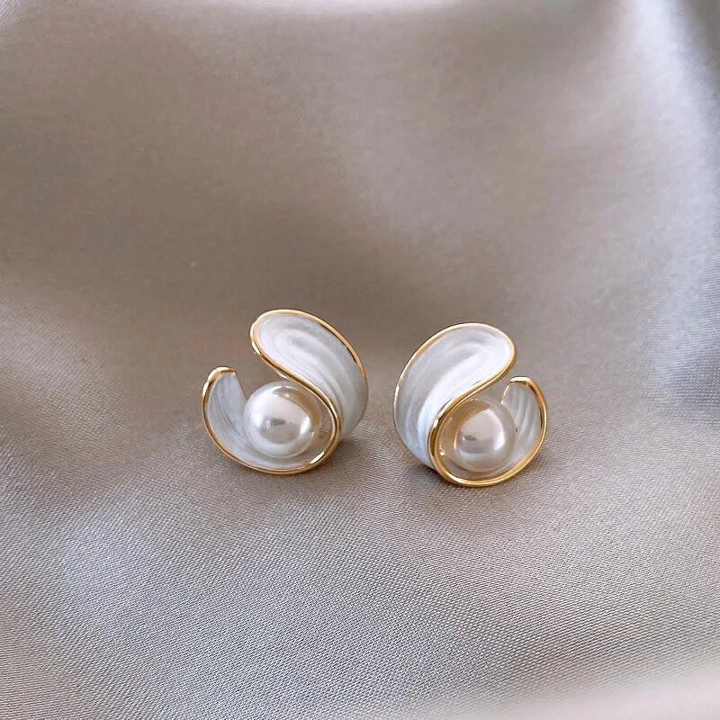 Orecchini di lusso con opale bianco e perle in oro