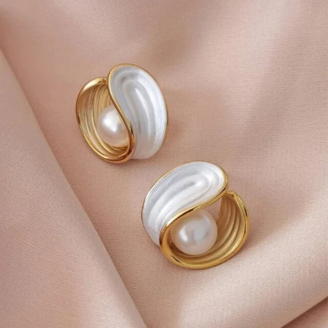 Orecchini di lusso con opale bianco e perle in oro