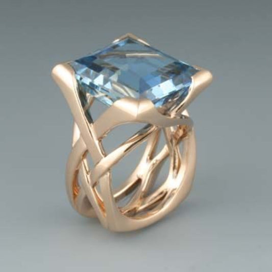 Anello vintage in oro rosa con zirconi blu