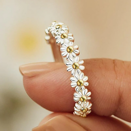 Anello regolabile in argento e smalto dipinto a mano con margherita 