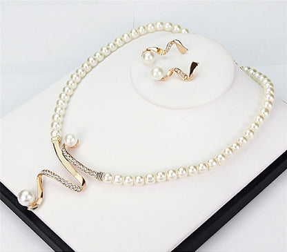 Set collana e orecchini di perle naturali 