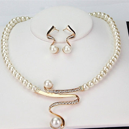Set collana e orecchini di perle naturali 