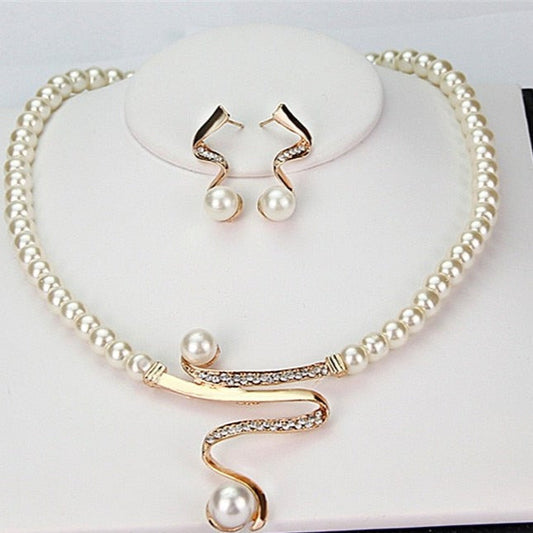 Set collana e orecchini di perle naturali 