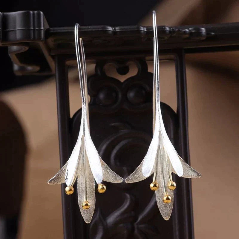 Orecchini a forma di fiore in argento 