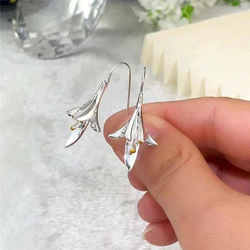 Orecchini a forma di fiore in argento 