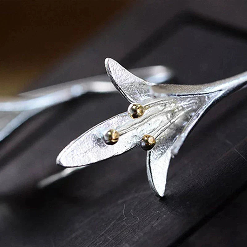 Orecchini a forma di fiore in argento 