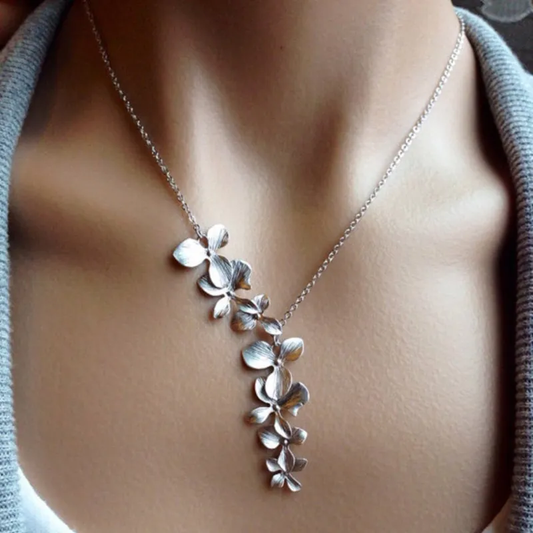 Collana vintage con fiori in argento