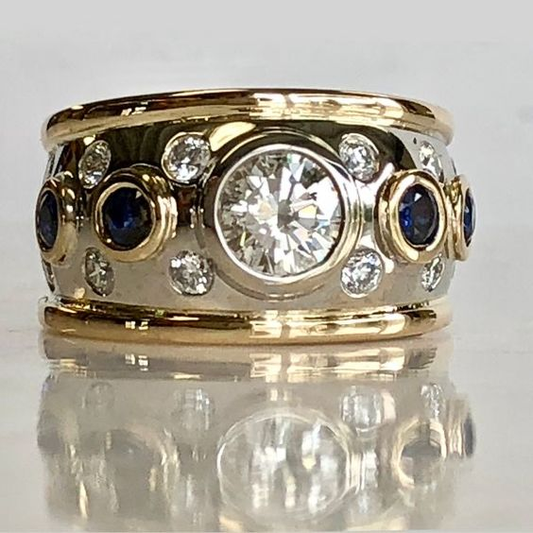 Anello vintage con intarsi in oro e zirconi 