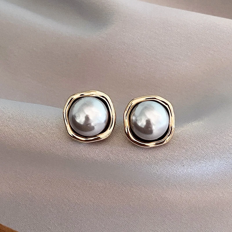 Eleganti orecchini di perle nere 